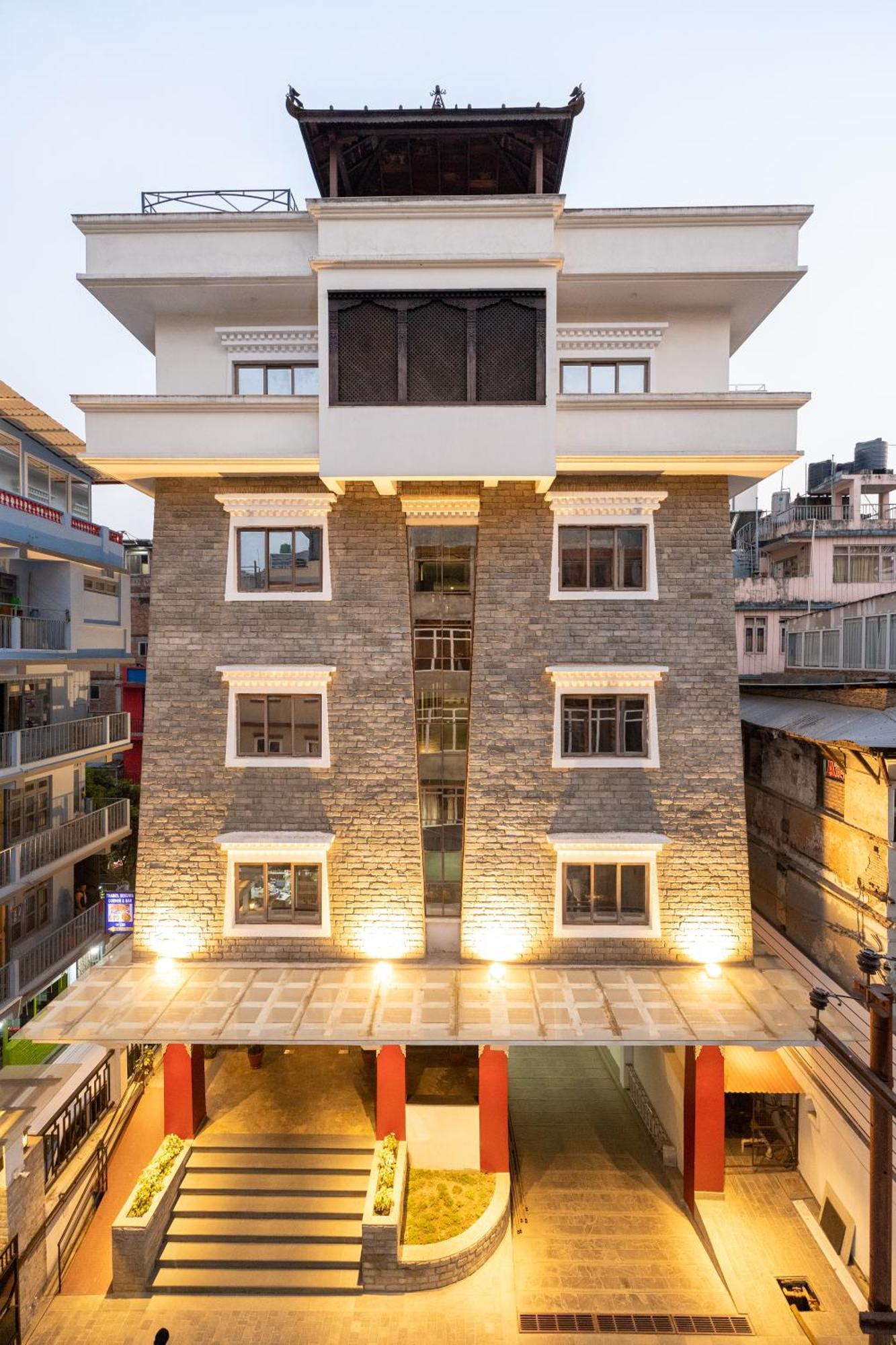 Hotel Lo Mustang Катманду Экстерьер фото
