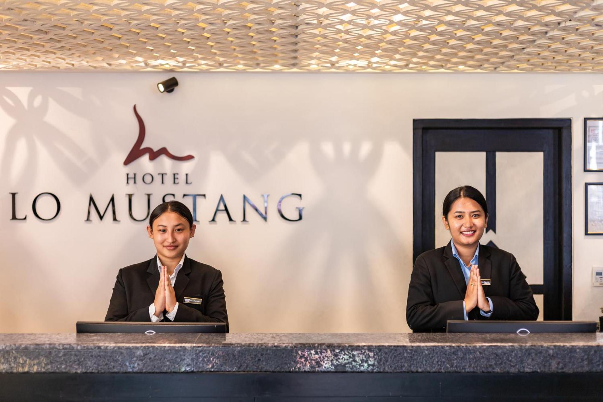 Hotel Lo Mustang Катманду Экстерьер фото