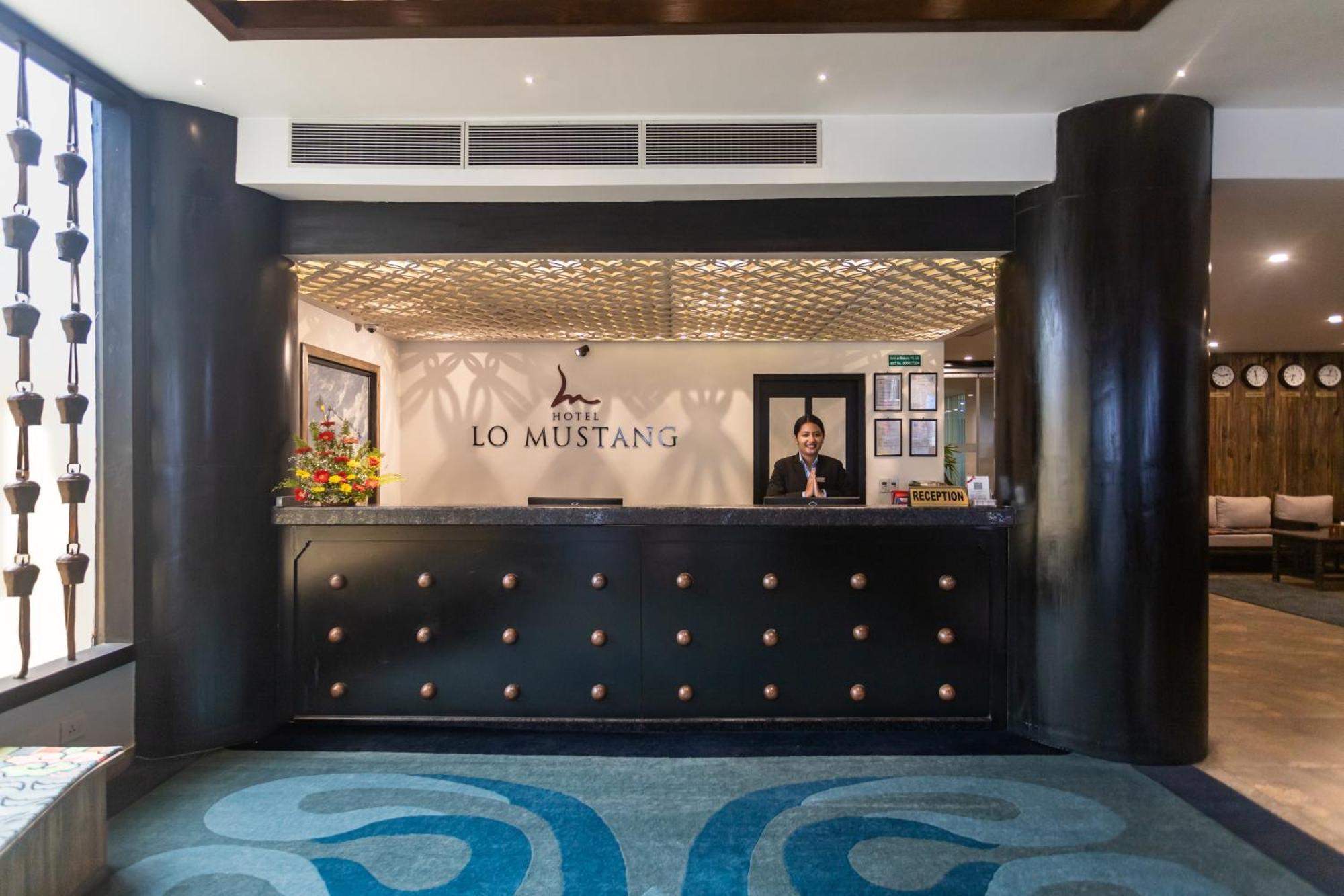 Hotel Lo Mustang Катманду Экстерьер фото