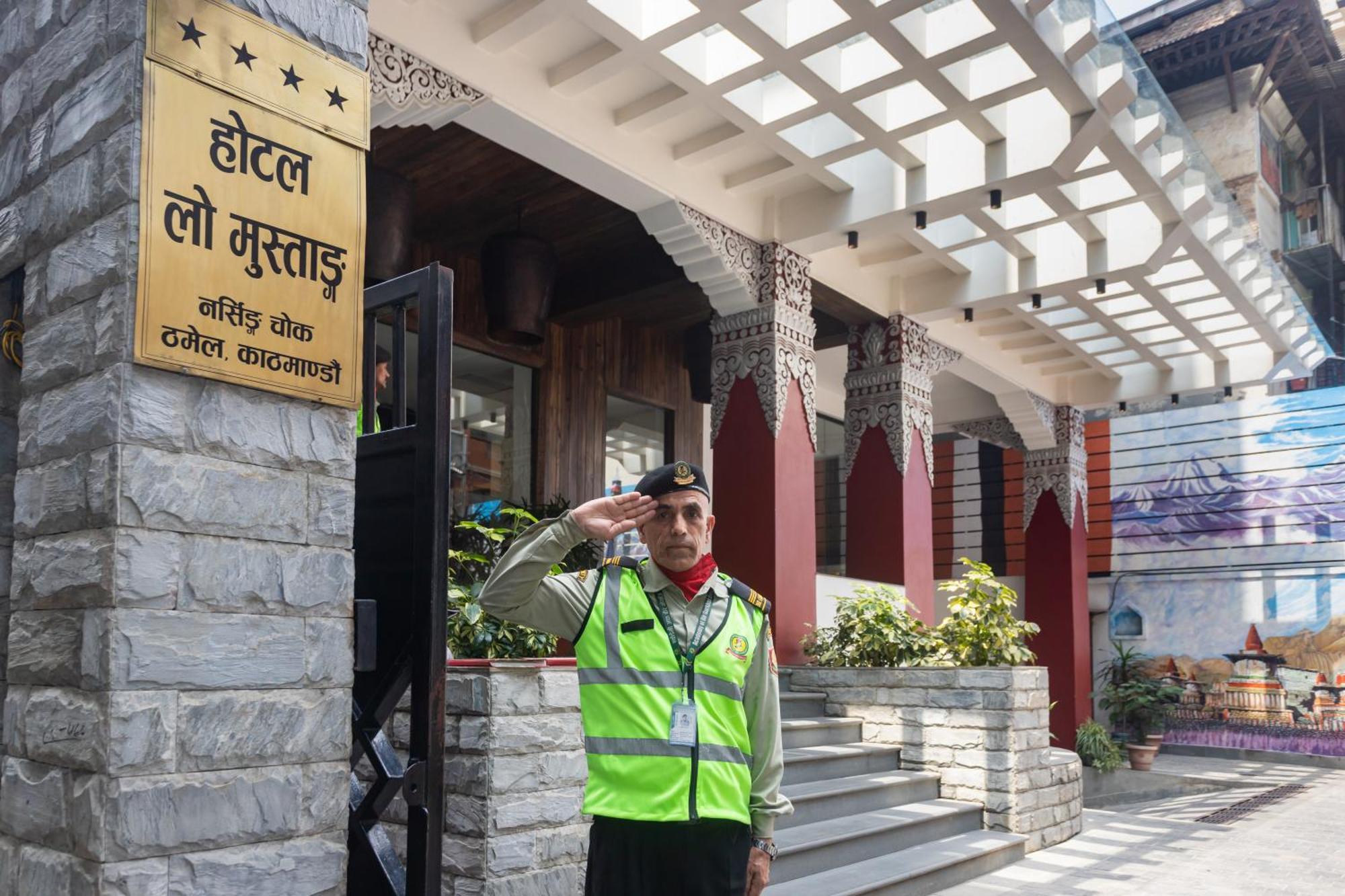 Hotel Lo Mustang Катманду Экстерьер фото