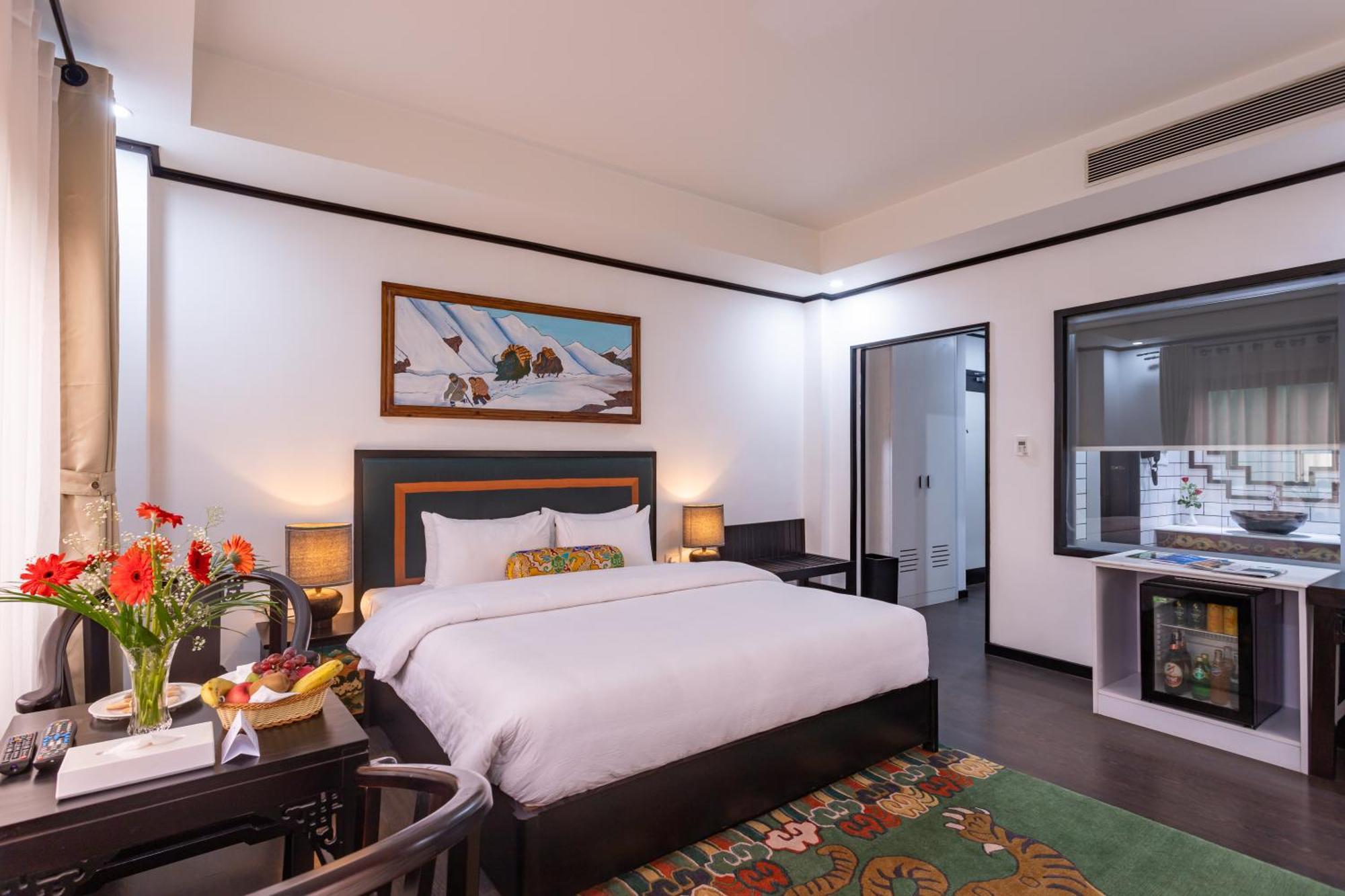 Hotel Lo Mustang Катманду Экстерьер фото