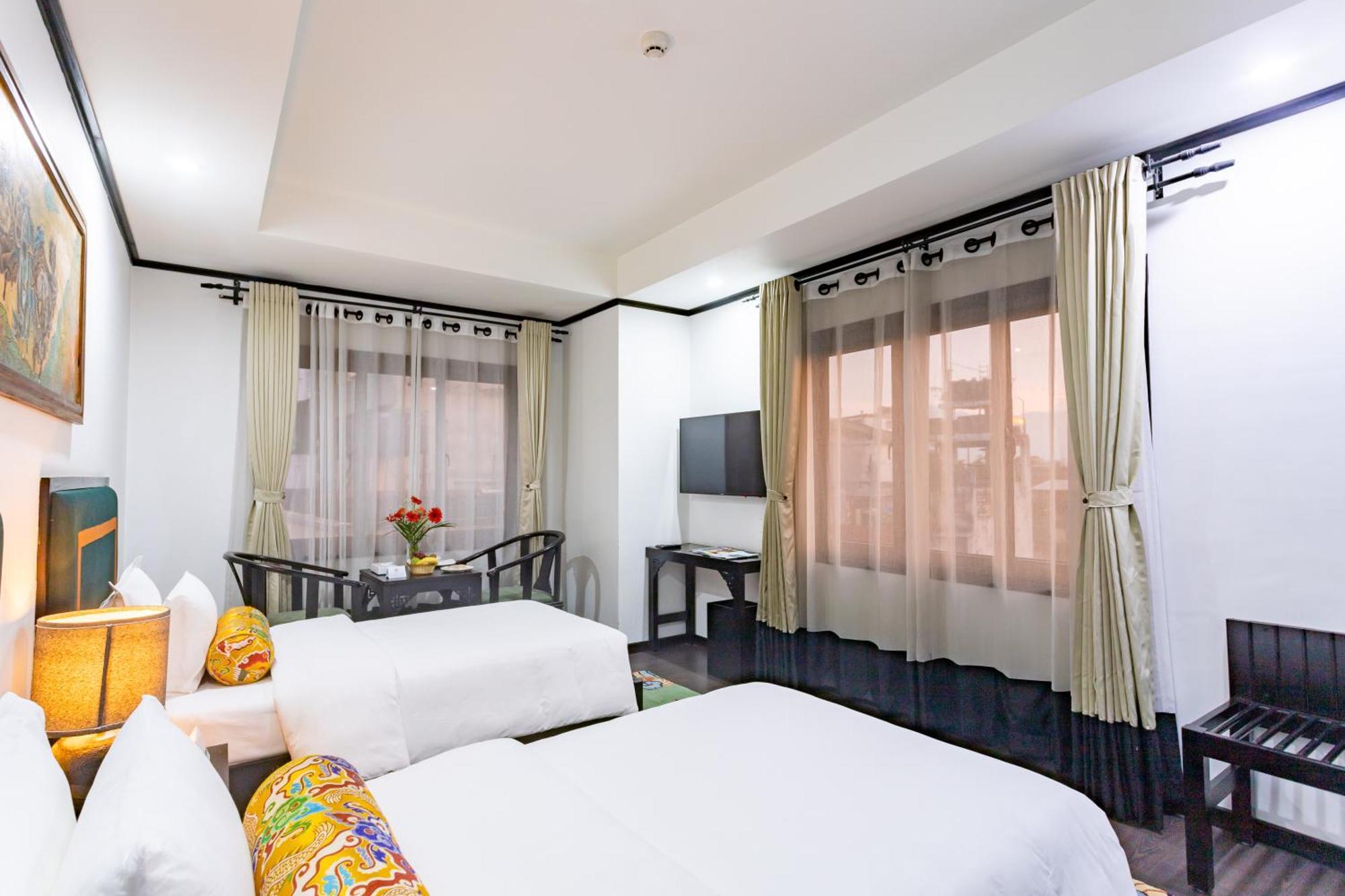 Hotel Lo Mustang Катманду Экстерьер фото