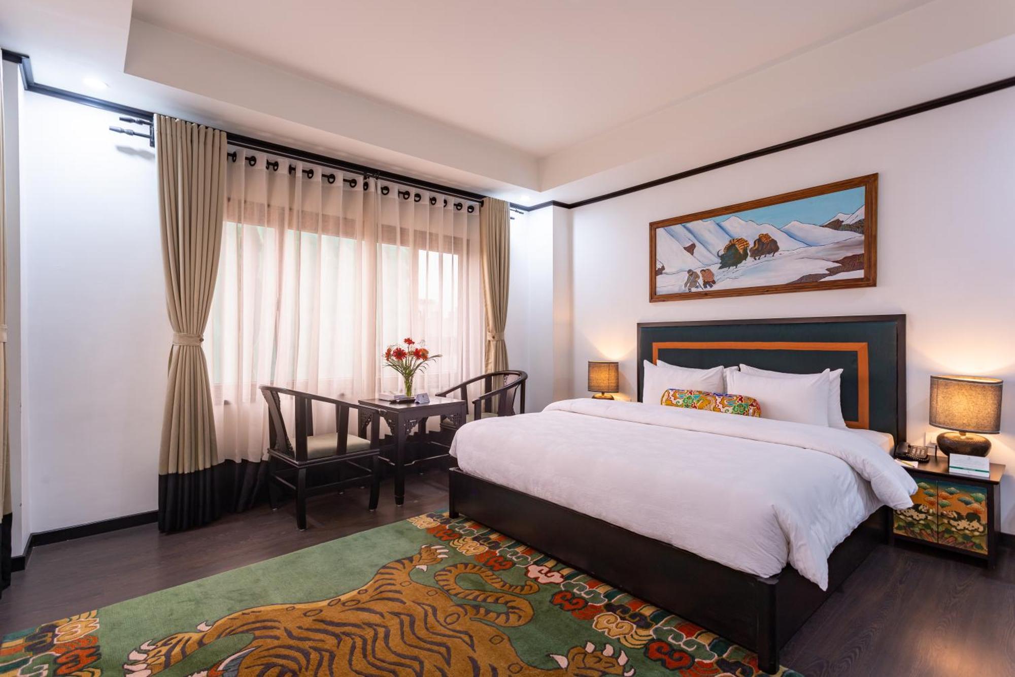 Hotel Lo Mustang Катманду Экстерьер фото