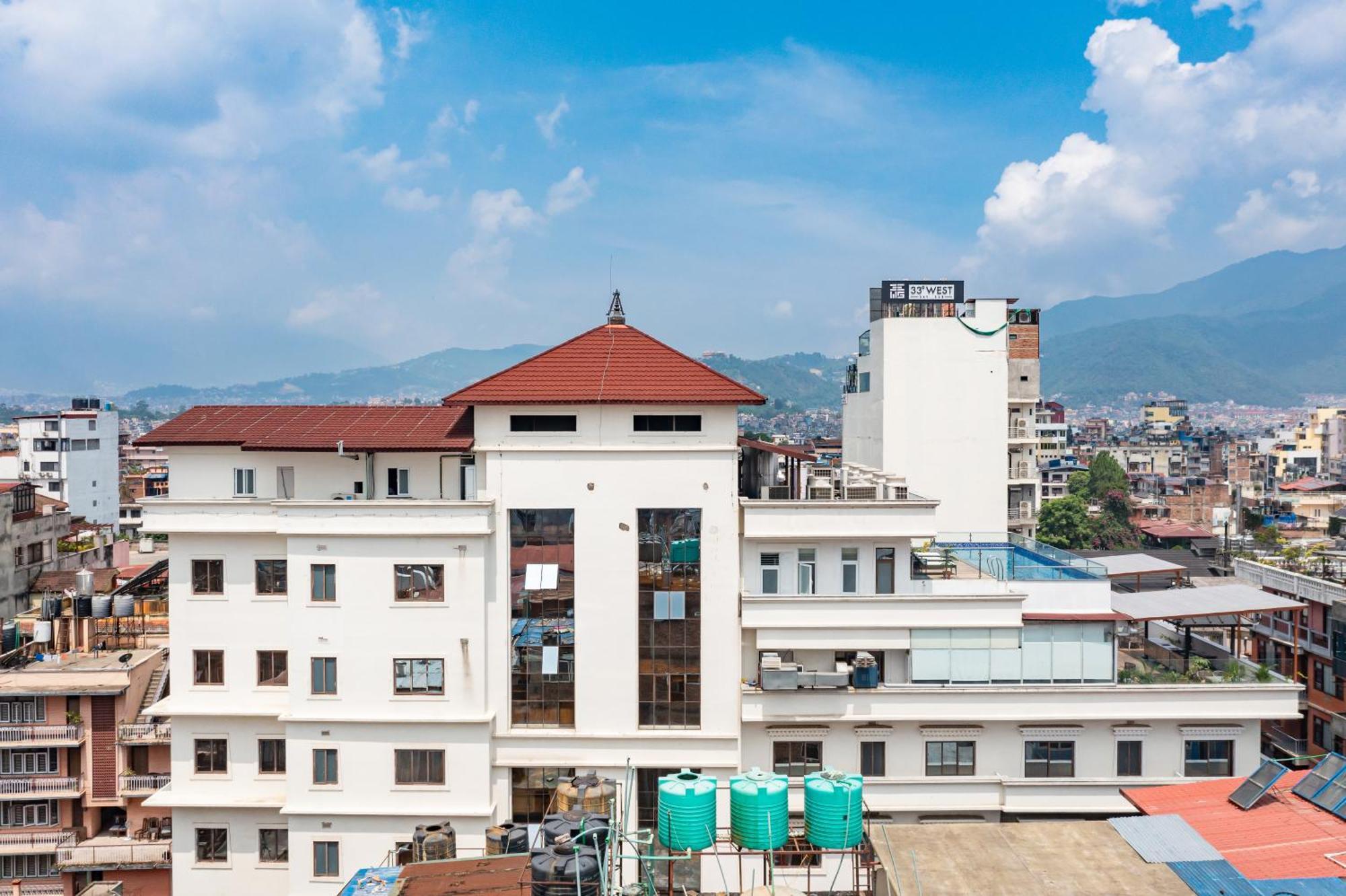 Hotel Lo Mustang Катманду Экстерьер фото