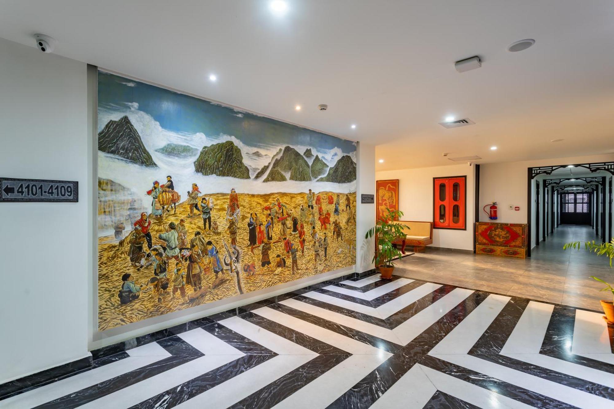 Hotel Lo Mustang Катманду Экстерьер фото