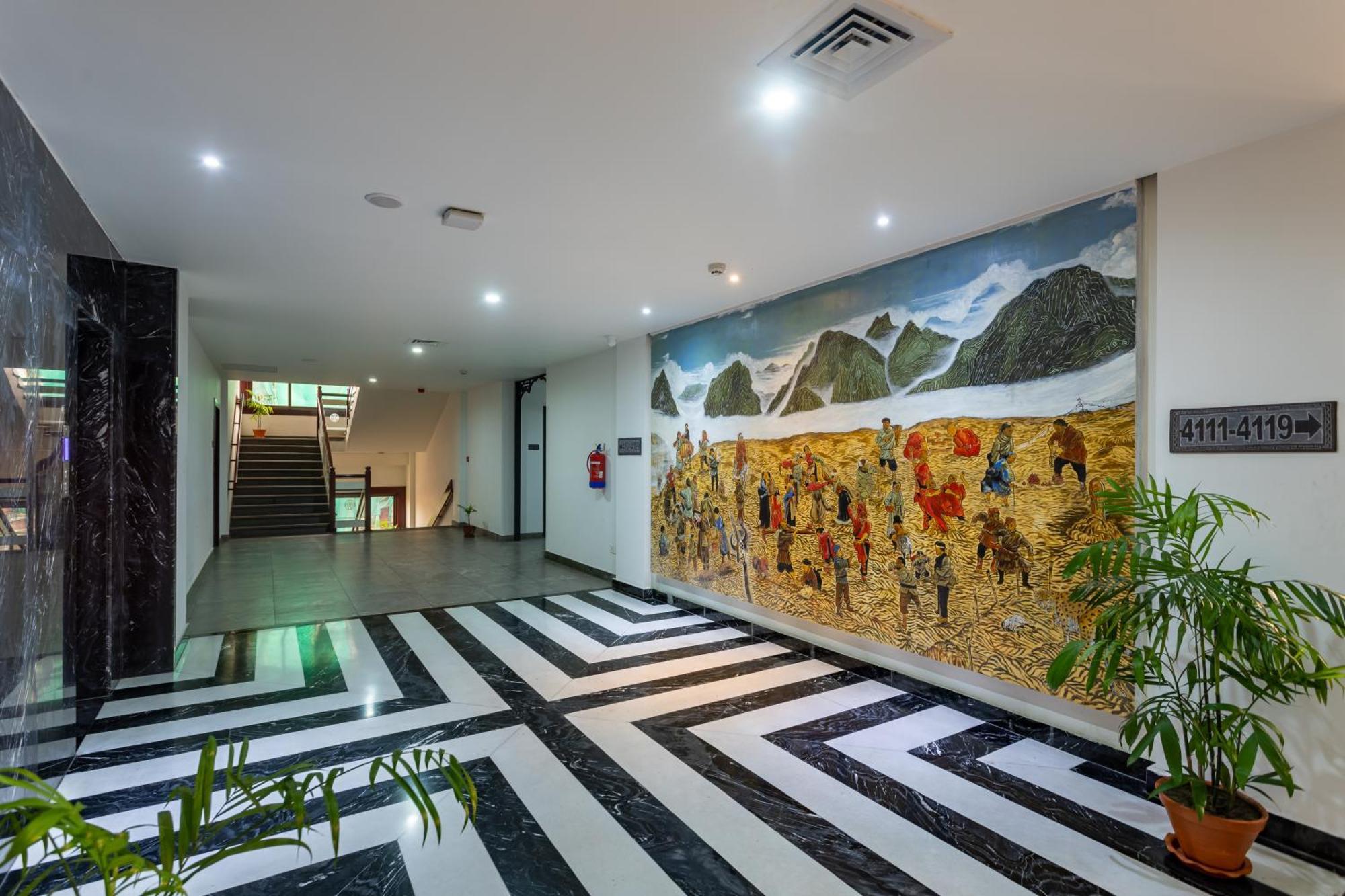 Hotel Lo Mustang Катманду Экстерьер фото