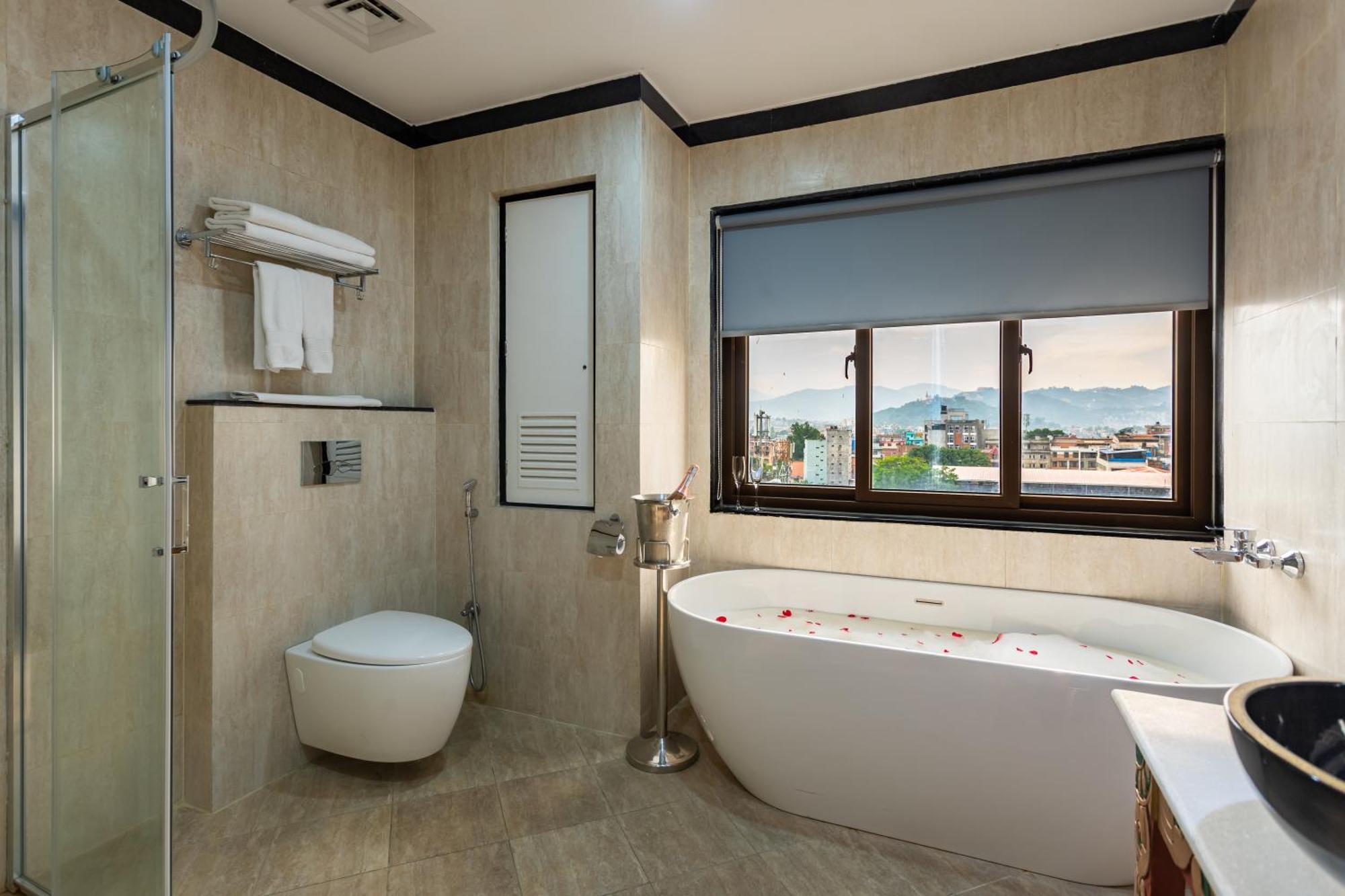 Hotel Lo Mustang Катманду Экстерьер фото
